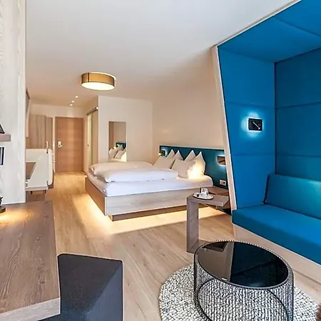 Bollenhuthotel Kirnbacher Hof 3*